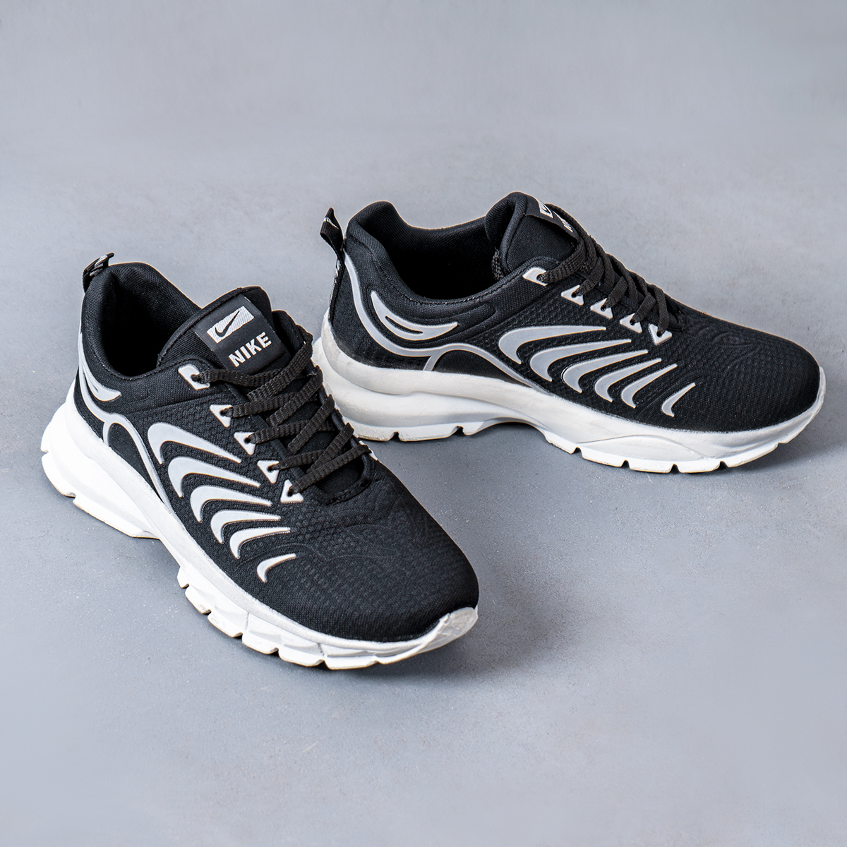 كفش مردانه مدل iham رنگ مشكي سفيد