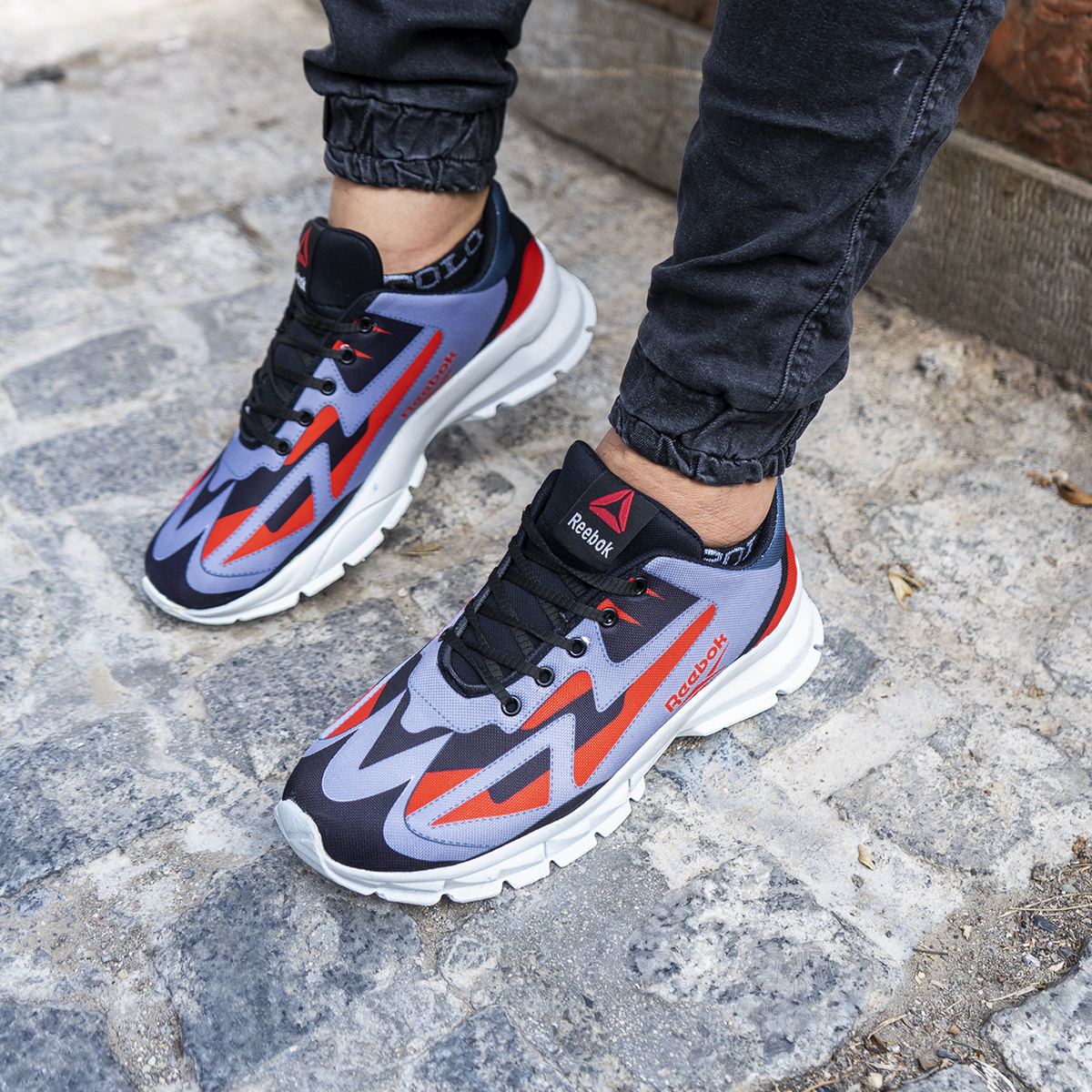 کفش ورزشی ریبوک طوسی قرمز مردانه مدل Ervan