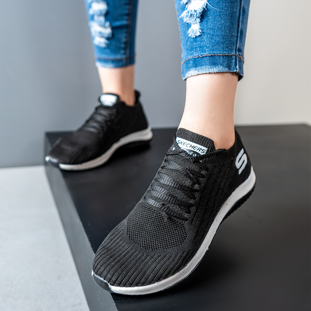 کفش ورزشی اسکیچرز زنانه مدل Evana