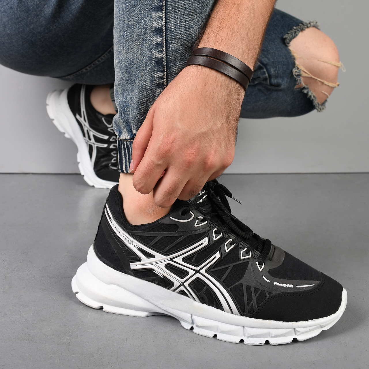 کفش ورزشی Asics مردانه مشکی سفید مدل Kaloni