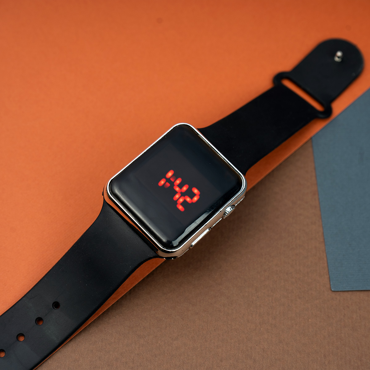 ساعت ال ای دی مشکی نقره ای f450