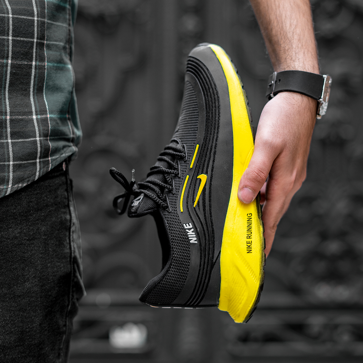 کفش ورزشی Nike مردانه مشکی زرد مدل Viliam