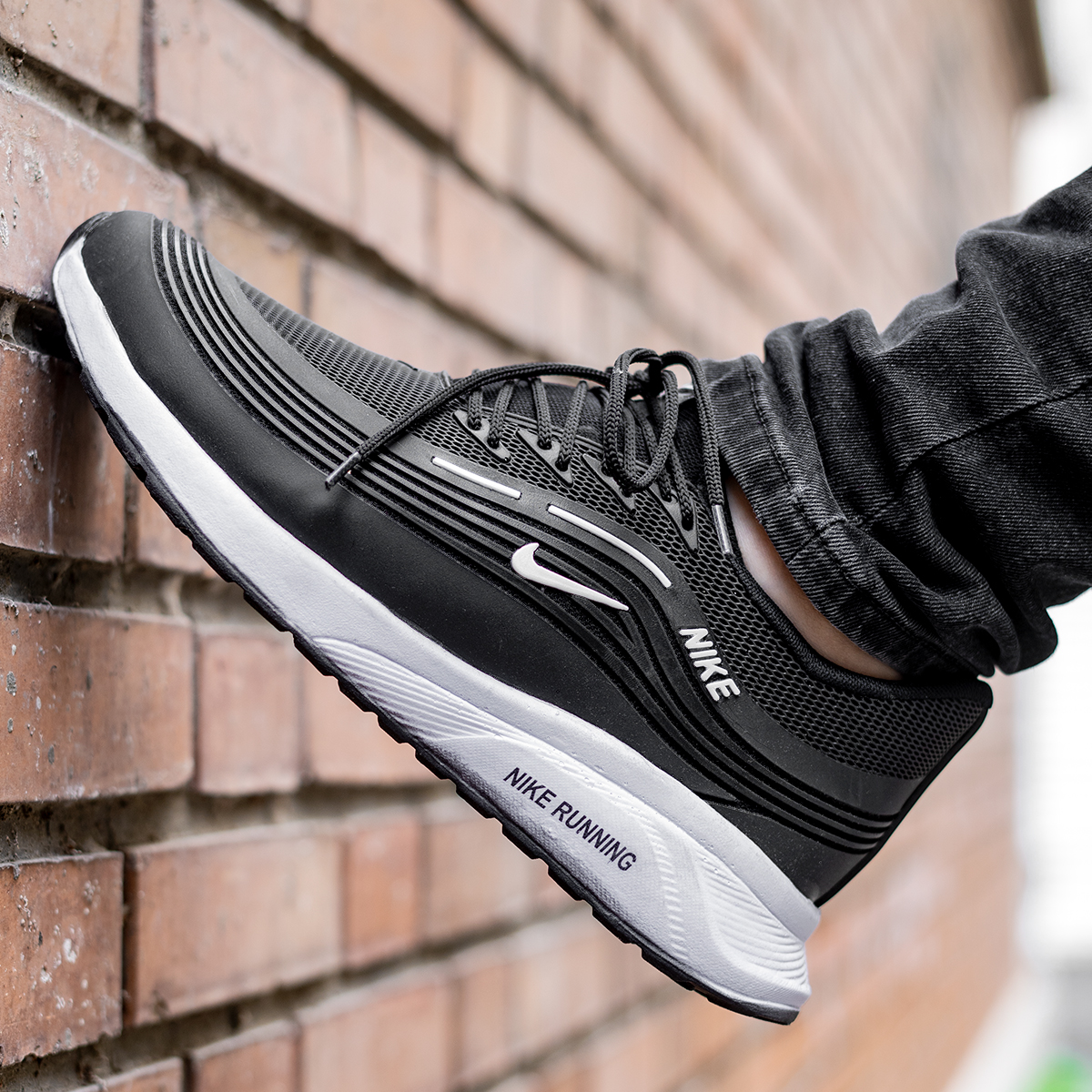 کفش ورزشی Nike مردانه مشکی سفید مدل Viliam