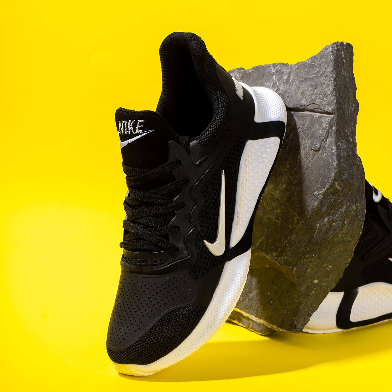 کفش ورزشی نایک مردانه مشکی سفید مدل Alpha