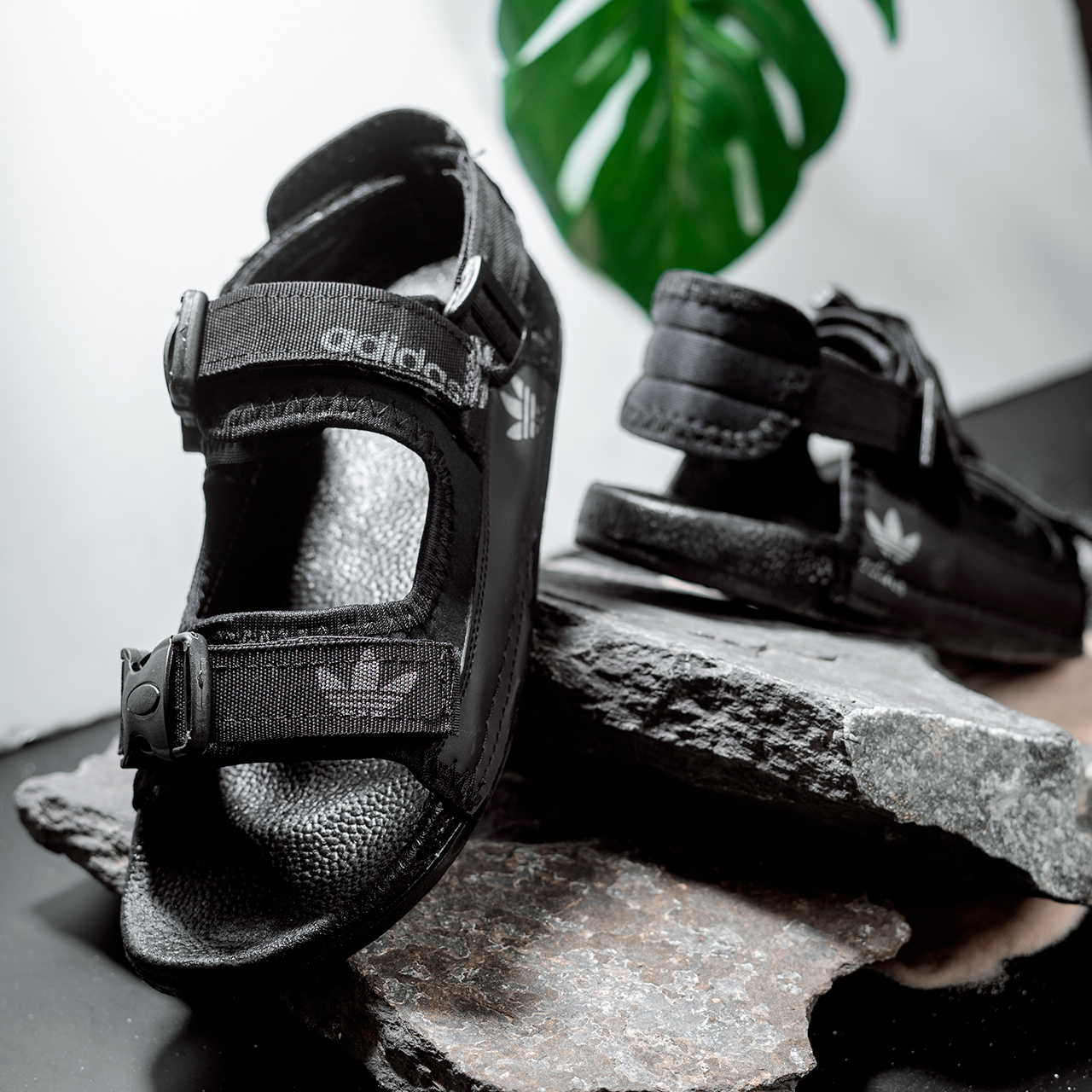 صندل آدیداس مشکی مردانه مدلRimon