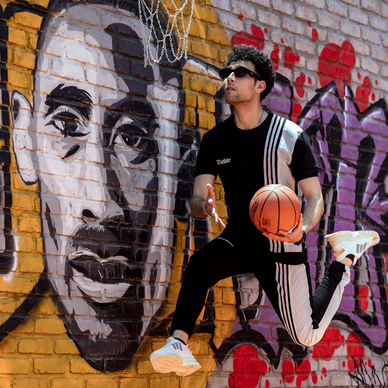 ست تیشرت شلوارآدیداس دورنگ سفید مشکی مردانه مدل b.s