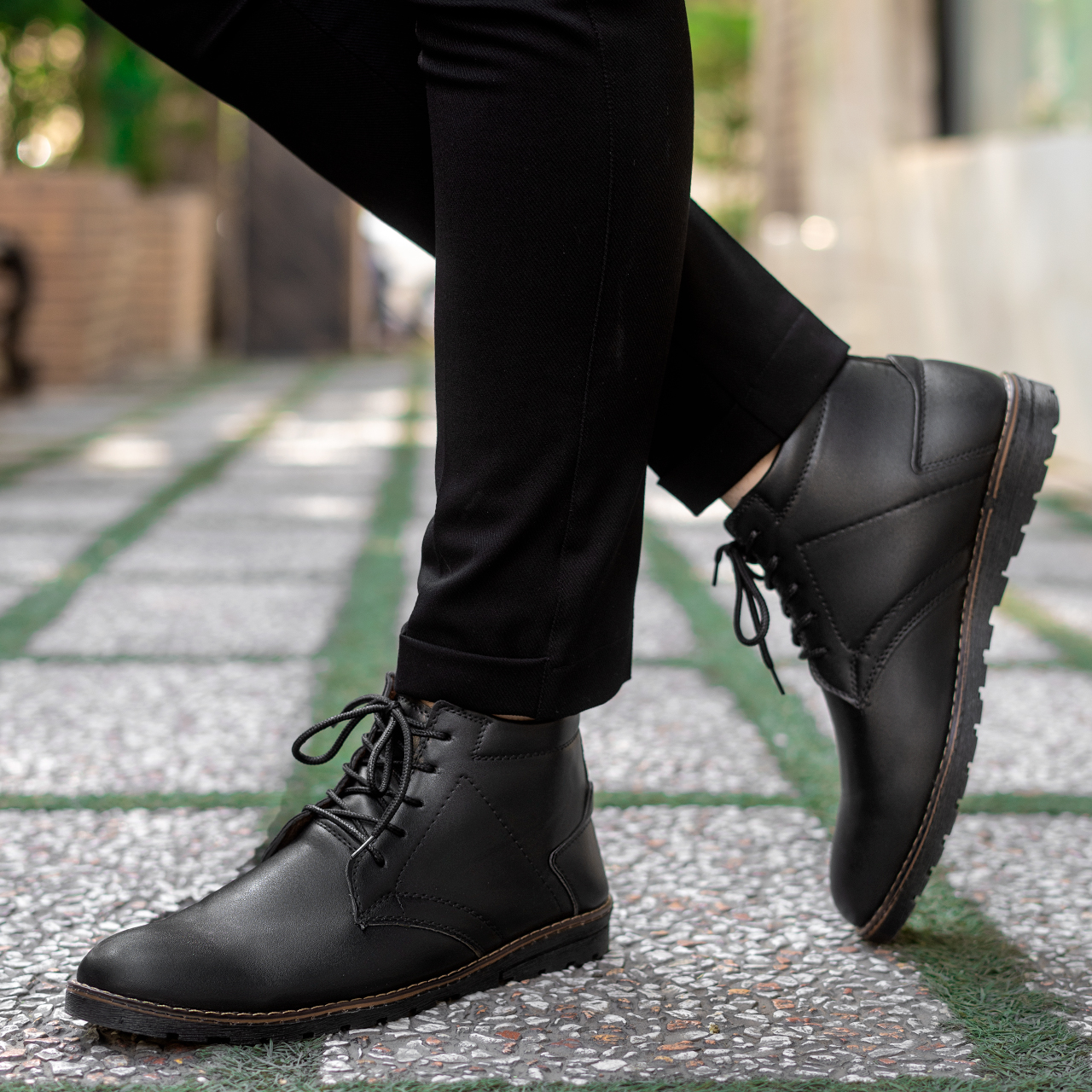 نیم بوت مشکی مردانه مدل yata