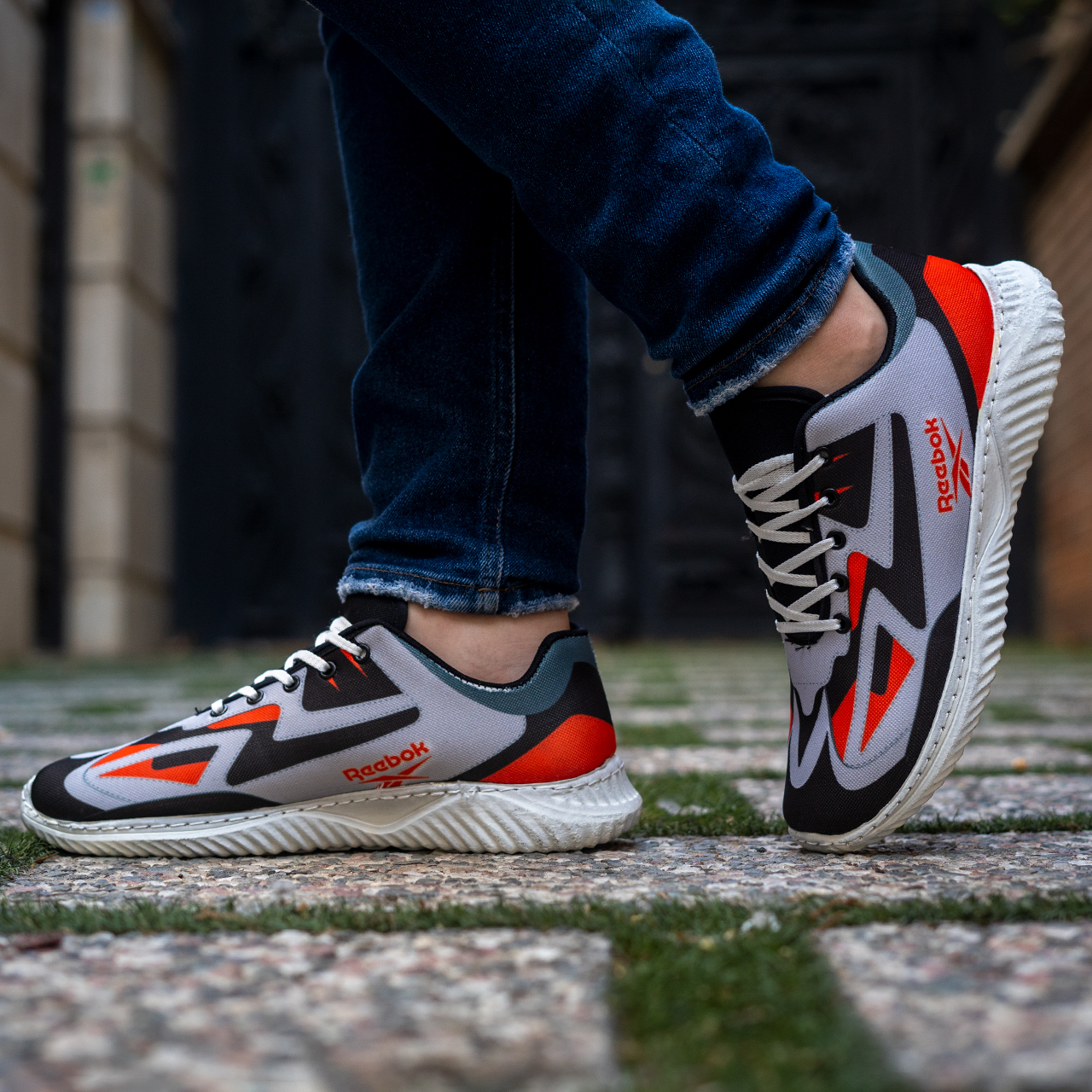 کفش ورزشی ریبوک طوسی قرمز(T) مردانه مدل Ervan