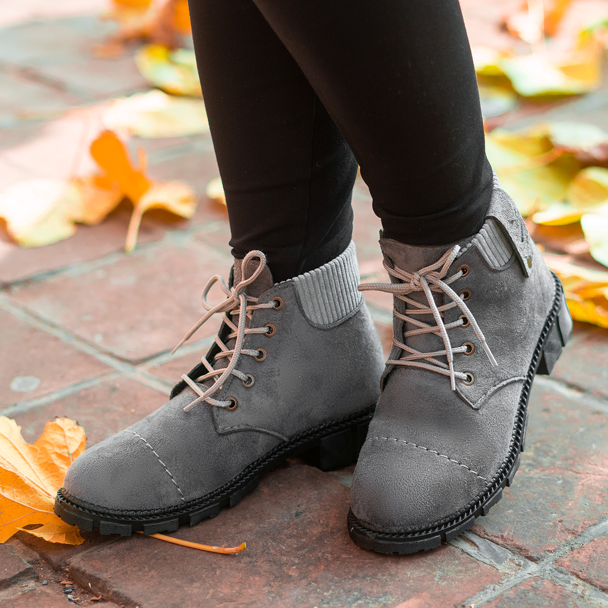 نیم بوت دخترانه طوسی مدل Nadia