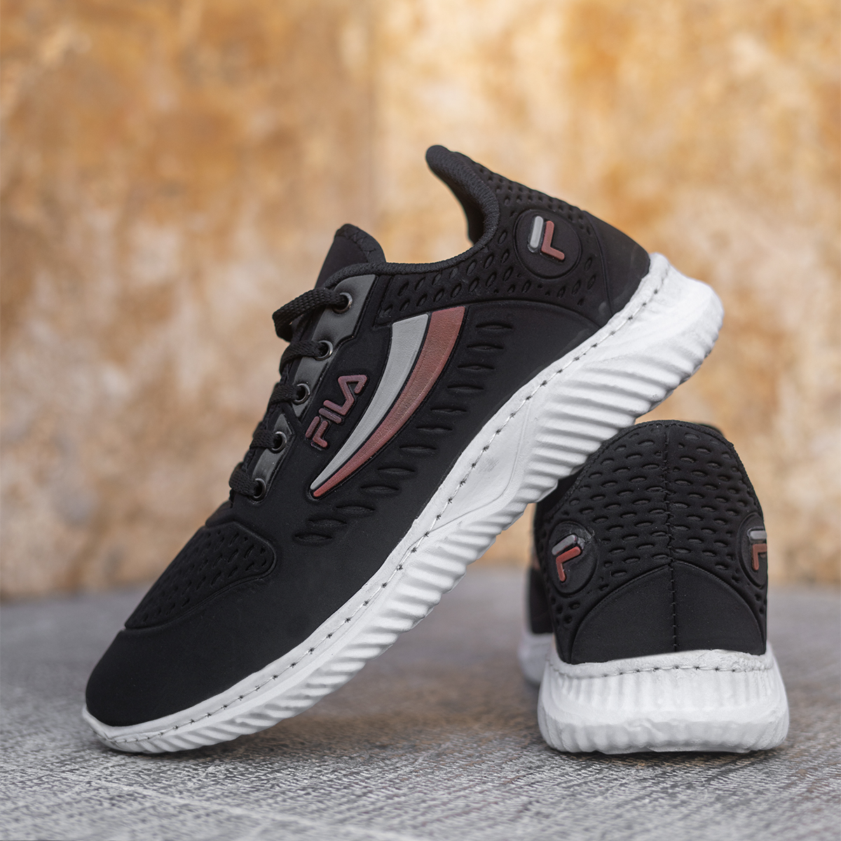 کفش ورزشی مردانه فیلا مشکی مدل Redmin