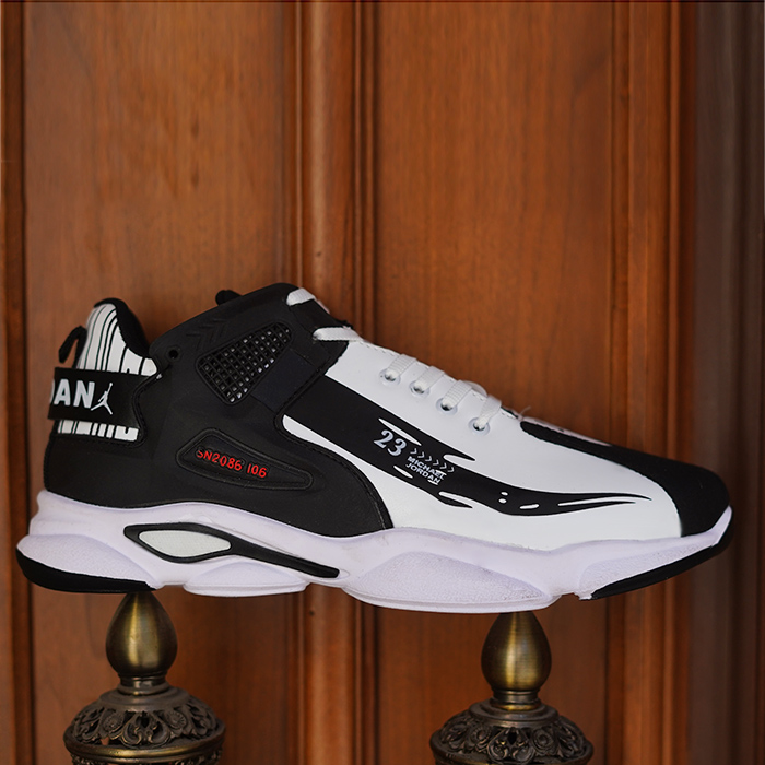 کفش ورزشی مردانه jordan سفید مشکی مدل 23