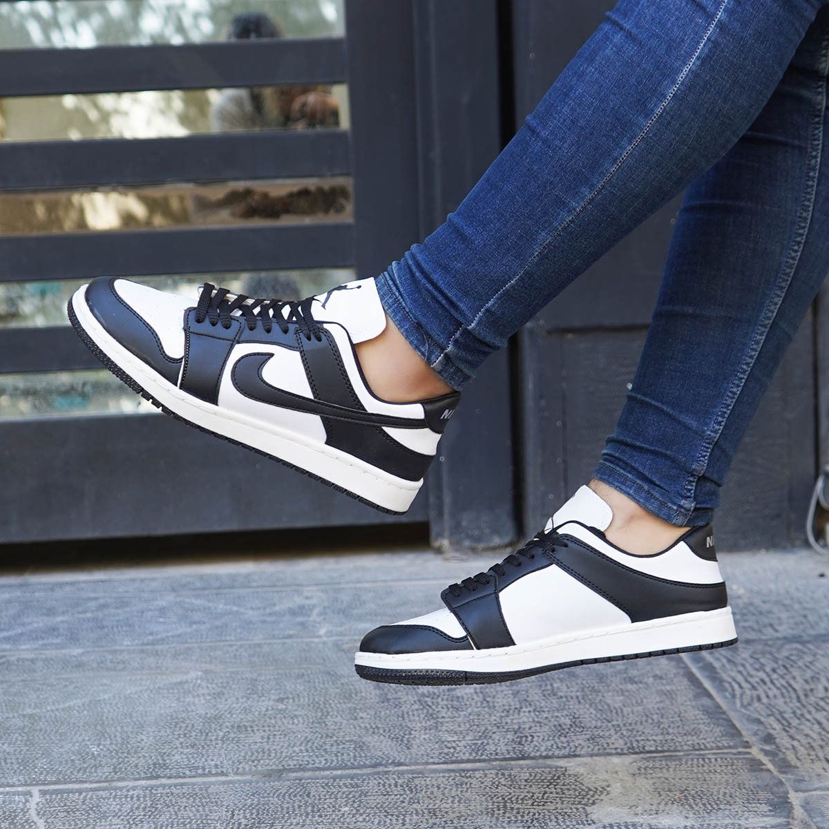 کفش مردانه مشکی سفید ساق کوتاه مدل D43