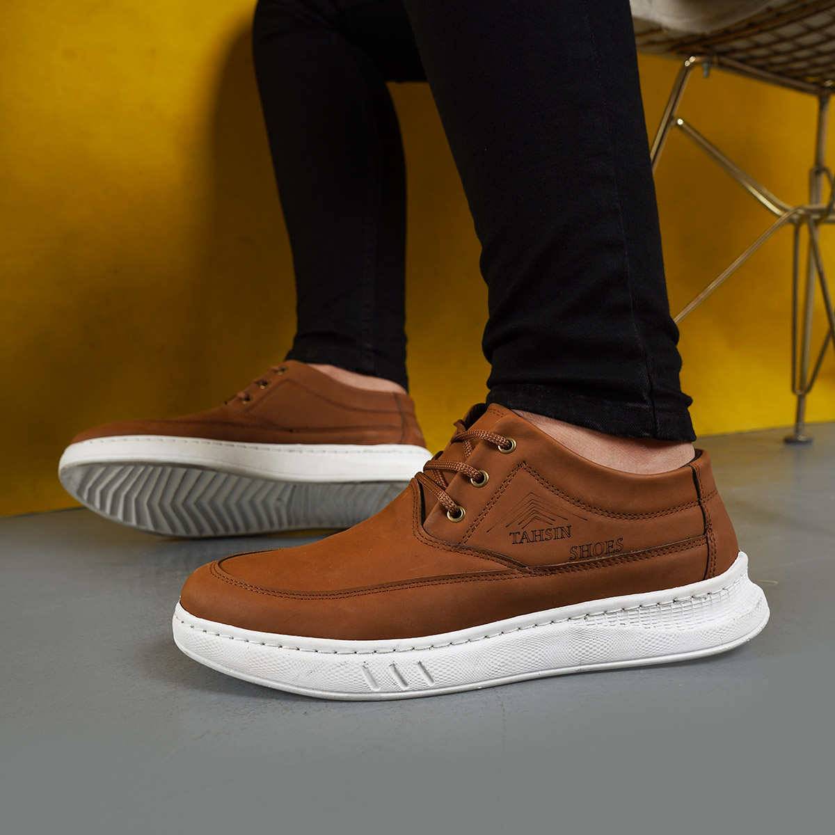 کفش مردانه عسلی زیره سفید مدل Tahsin