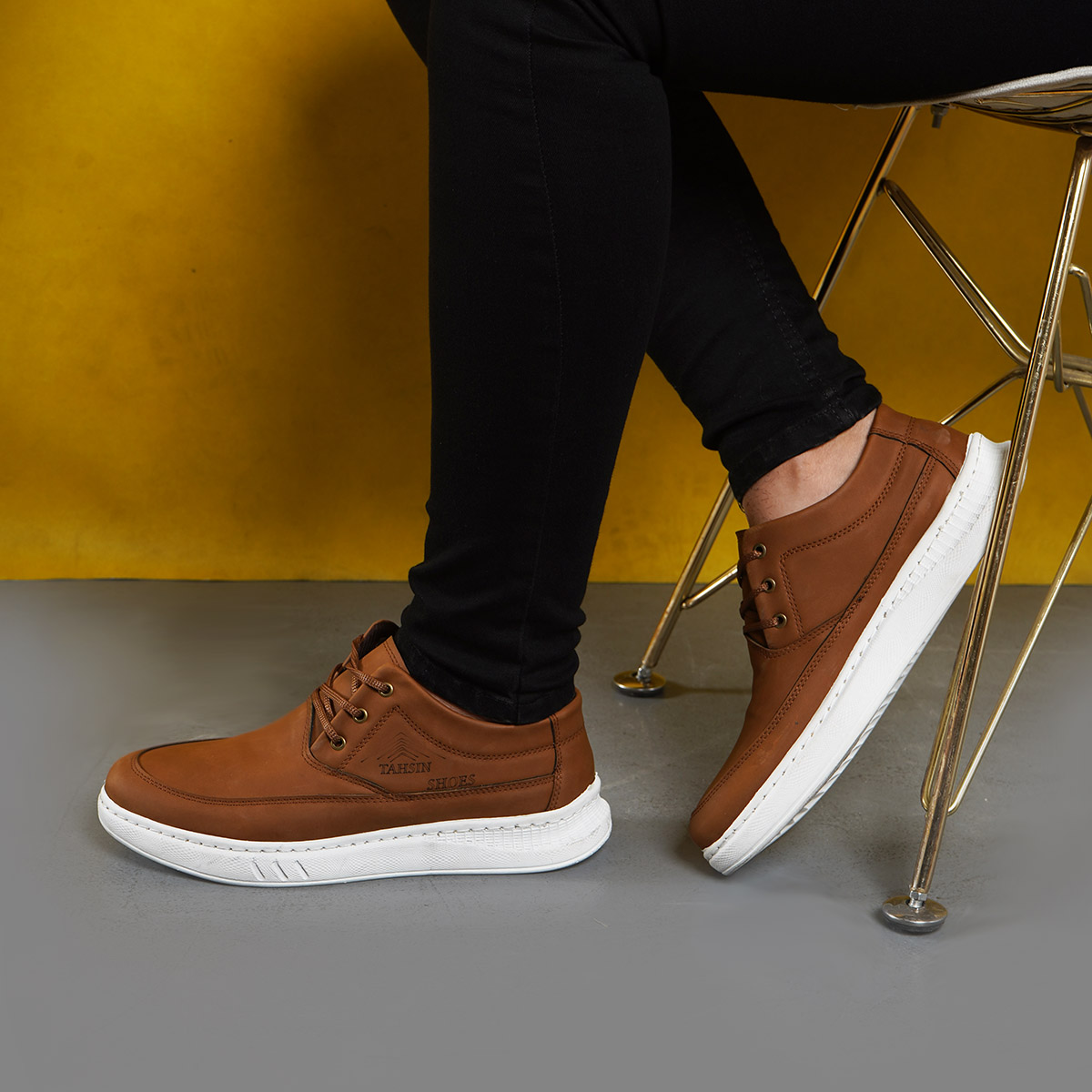 کفش مردانه عسلی زیره سفید مدل Tahsin