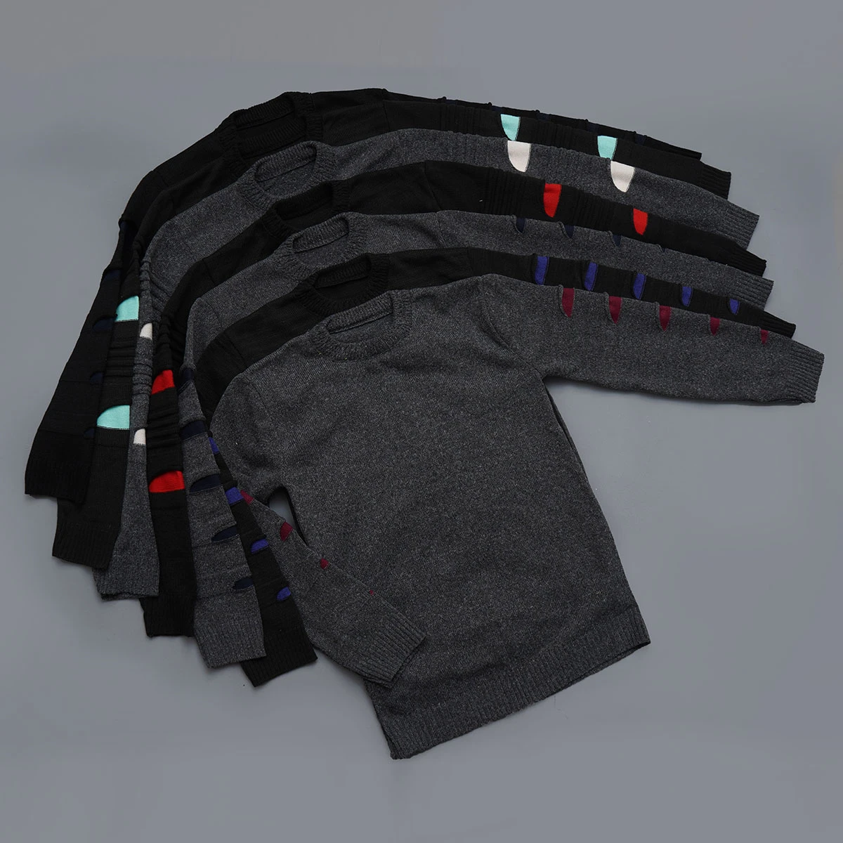 پلیور مردانه یقه گرد مشکی آبی مدل Q20