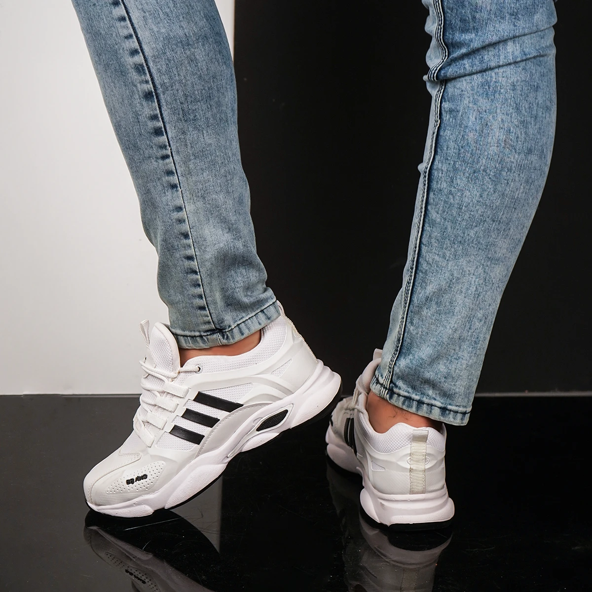 کفش ورزشی مردانه سفید مشکی Adidas مدل Ravan