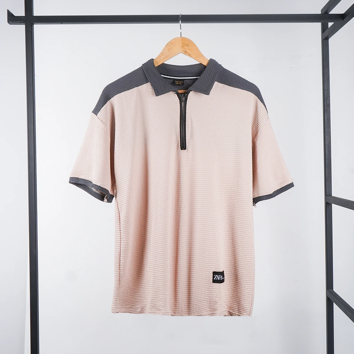 تیشرت مردانه یقه زیپ دار کرم مدل Radon