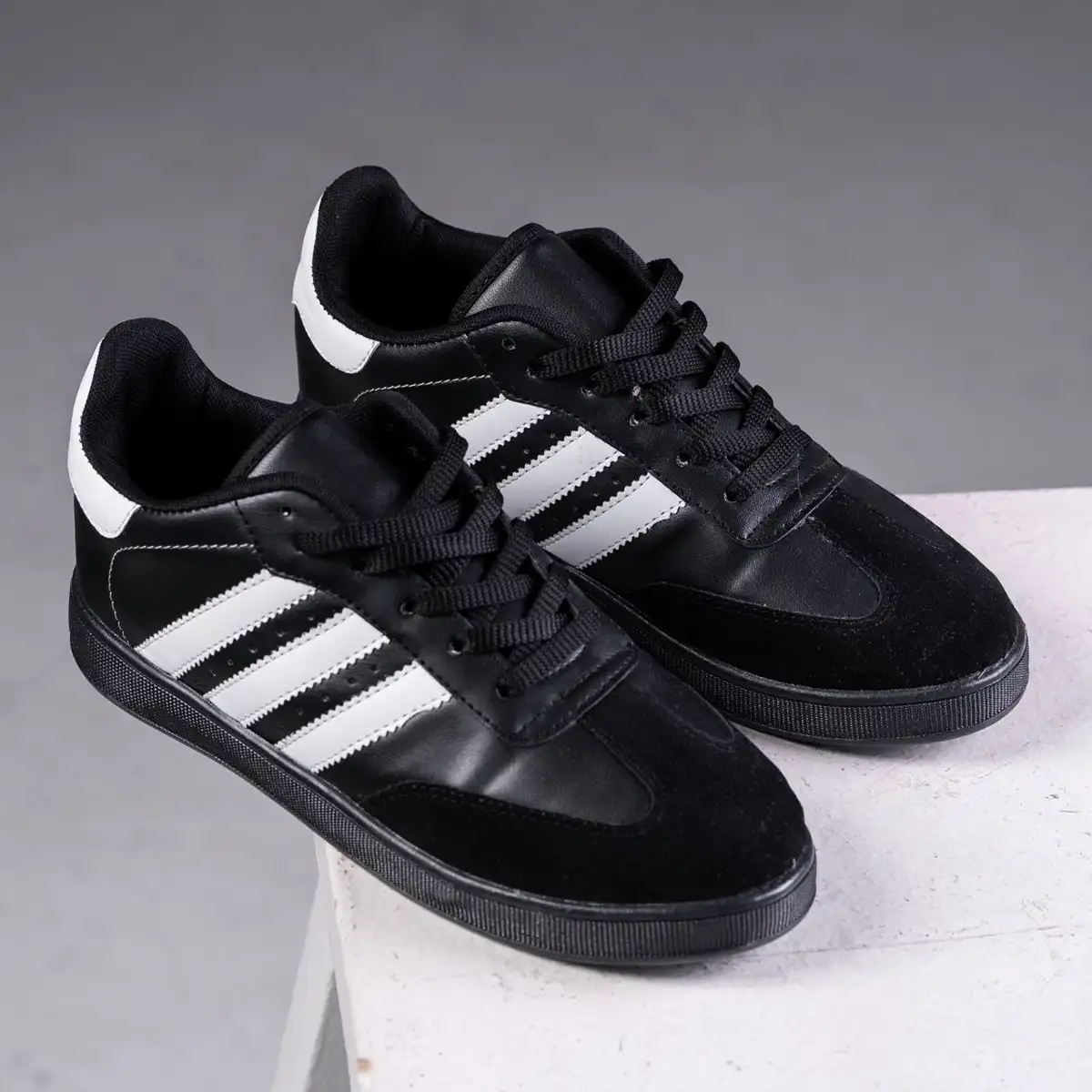 کفش تخت آدیداس مردانه مشکی سفید مدل Animo