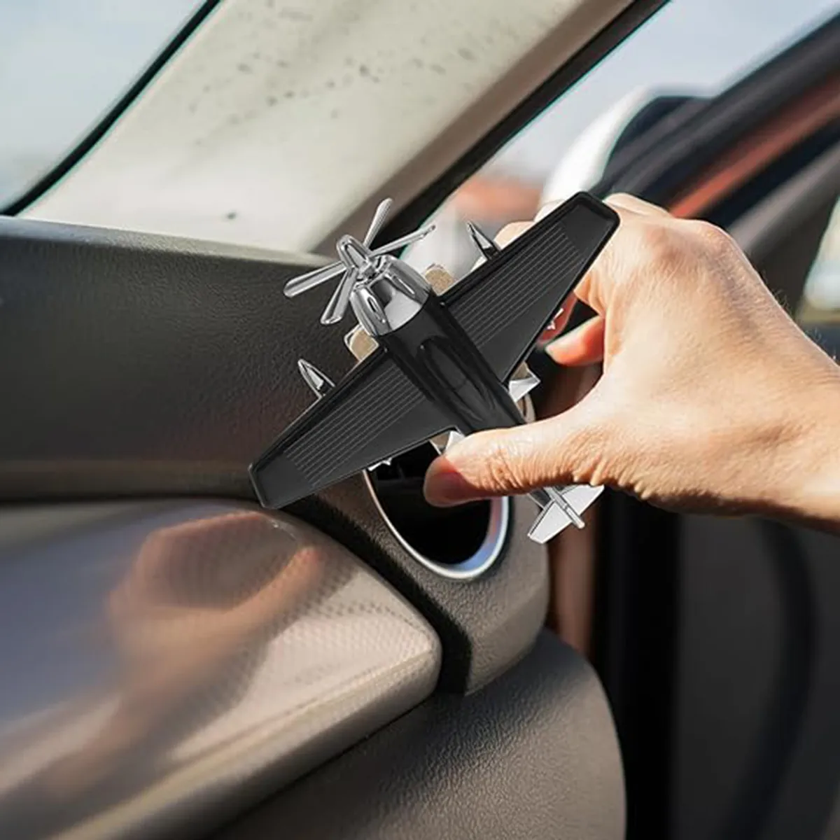 خوشبو کننده خورشیدی خودرو طرح هواپیما