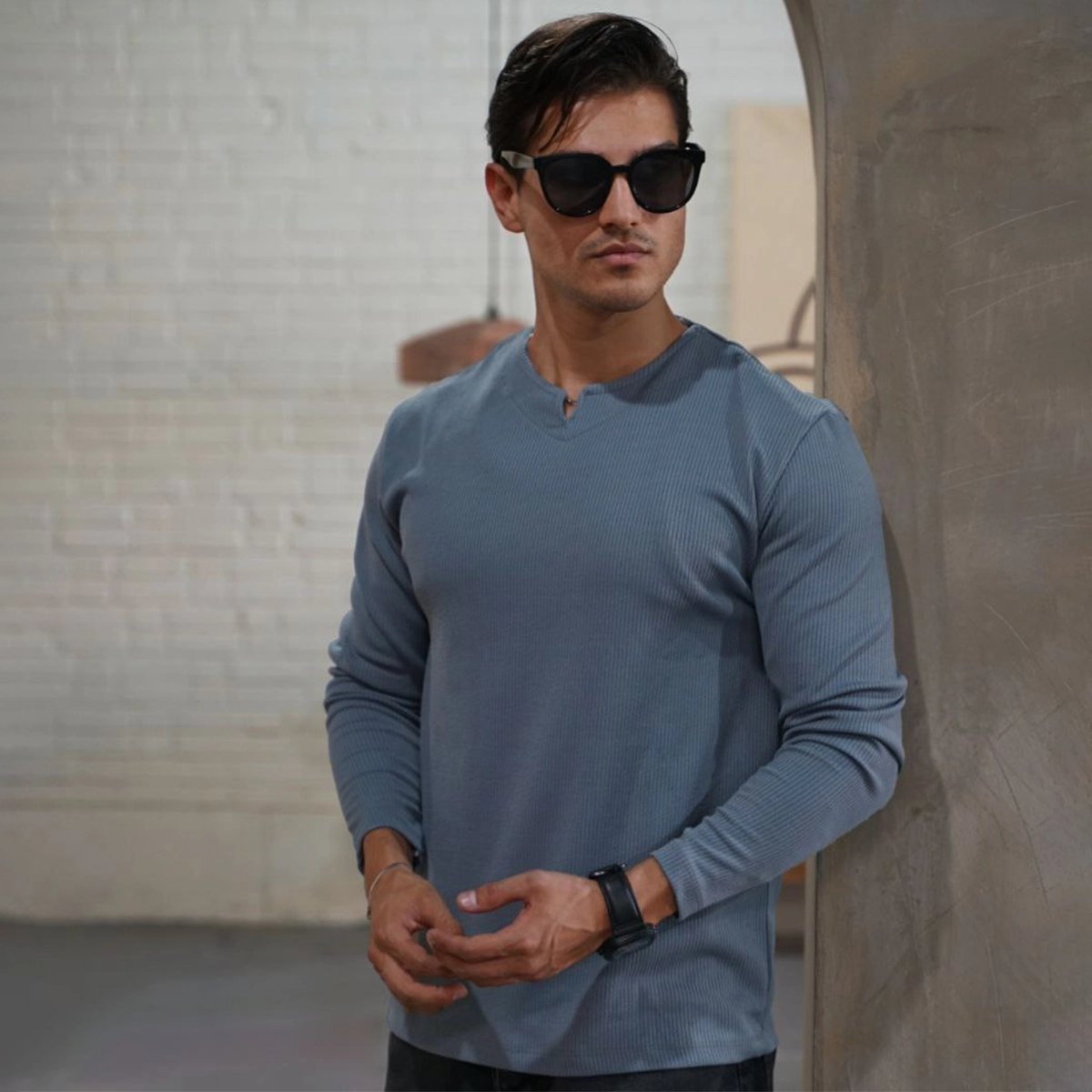 بلوز مردانه طوسی تیره یقه کوبایی مدل Etron