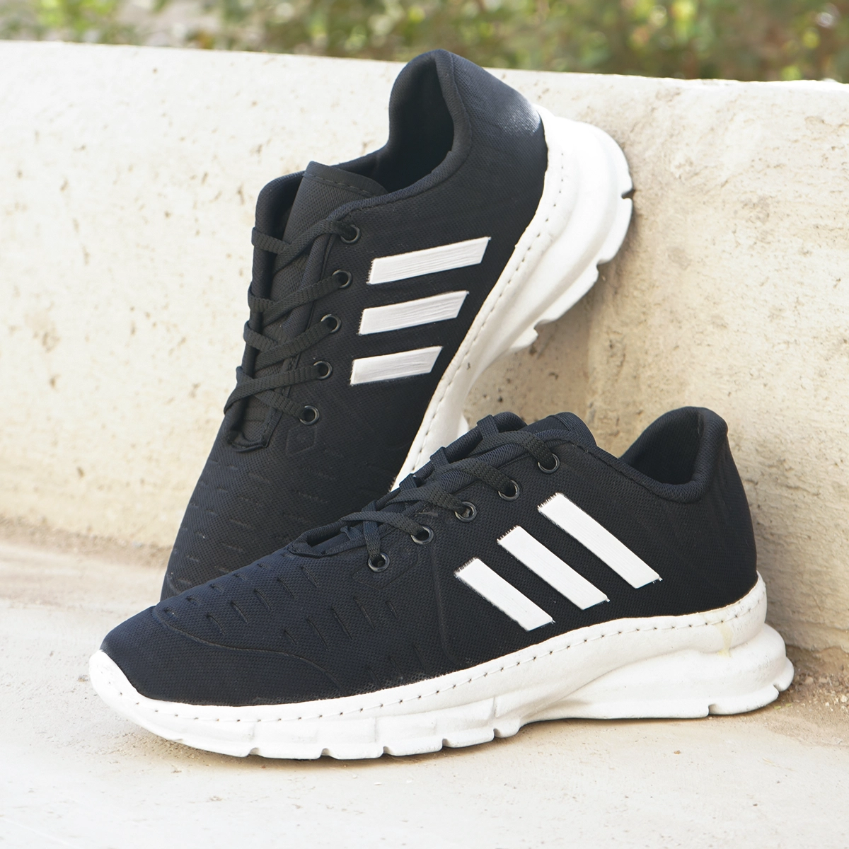 کفش ورزشی مردانه مشکی زیره سفید(T) مدل Alshen