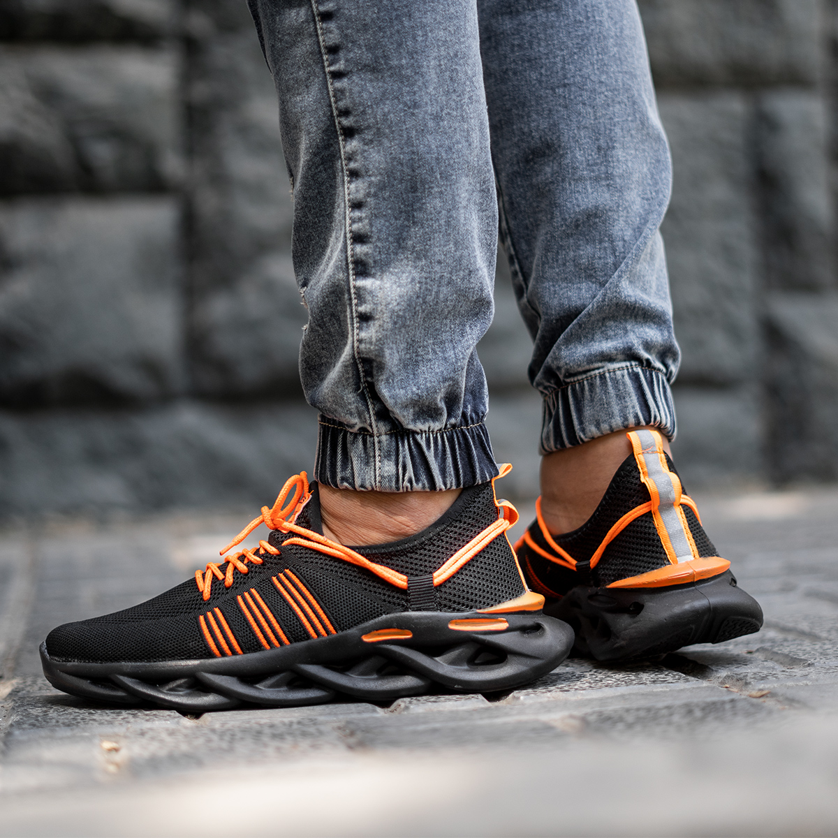 کفش ورزشی مشکی نارنجی مردانه مدل Arisan