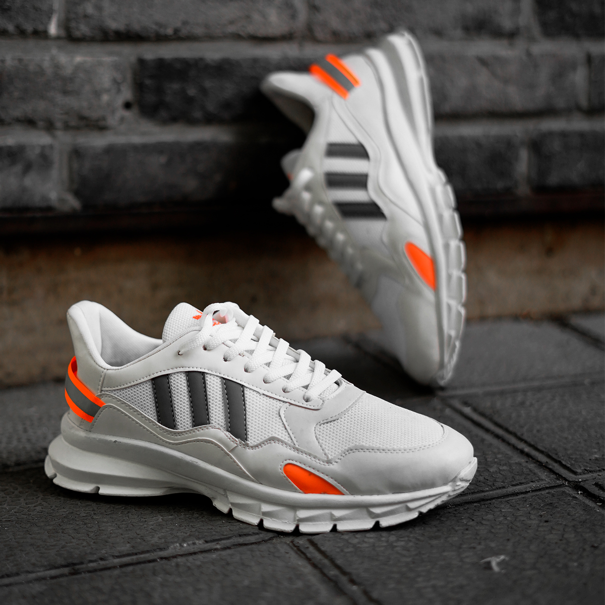 کفش ورزشی Adidas مردانه سفیدنارنجی مدل Levin