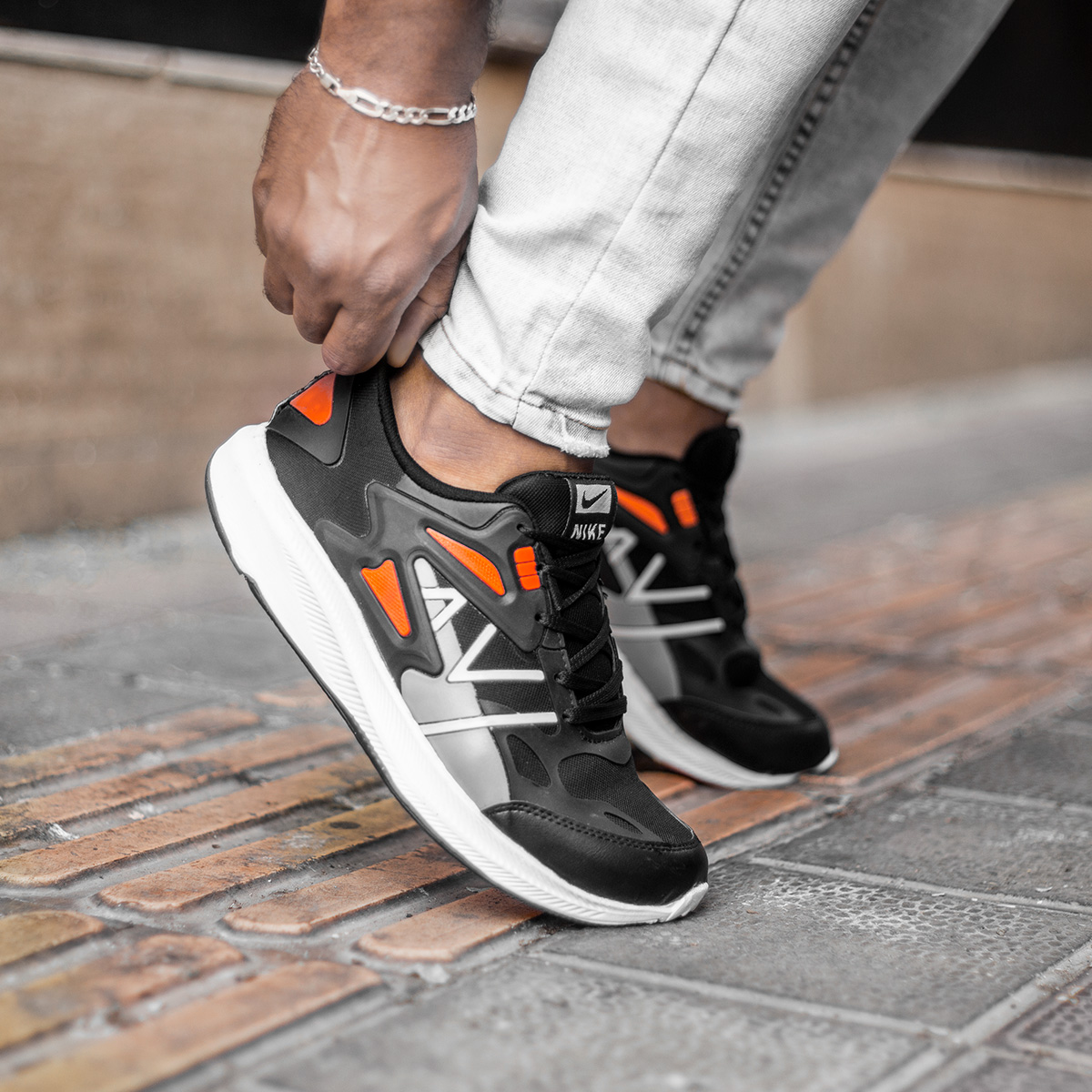 کفش ورزشی Nike مردانه مشکی نارنجی مدل Cobi