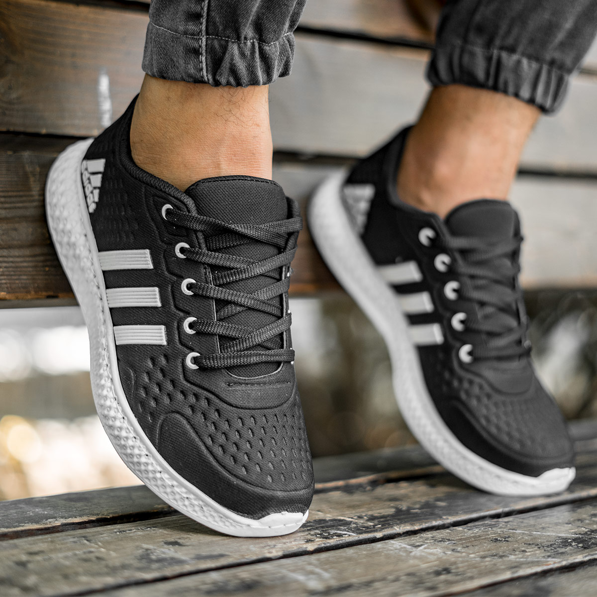 کفش ورزشی Adidas مردانه مشکی سفید مدل Sisam(T)