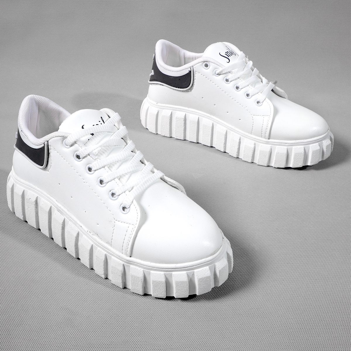 کفش ورزشیsmile زنانه سفید مشکی مدل Aspin